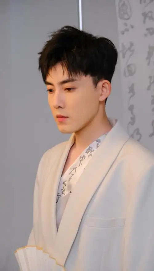 张睿超话[鞭炮声声]#张睿库存放映室#除夕快乐06一些侧拍库存一次性