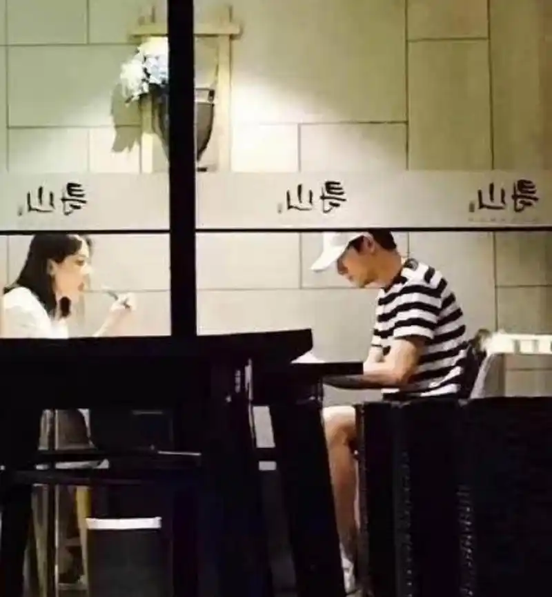 林更新与前女友王柳雯被拍到一起吃饭,引发两人复合的传闻.