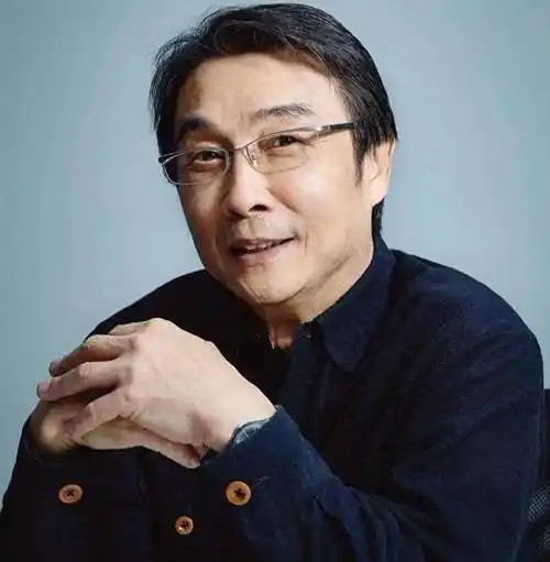 宣布不再拍戏后74岁刘松仁近照曝光怎么瘦成这样了