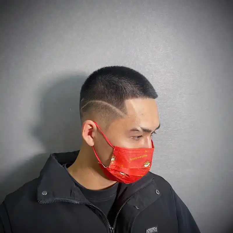 美式圆寸77个性雕刻.眉毛也搭配上太酷了#男士理发馆barbe - 抖音