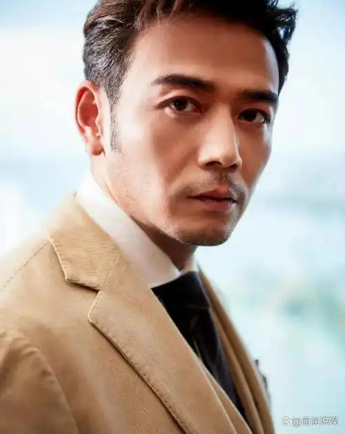 演员杨烁,14岁出来打工,结婚8年儿女双全啦