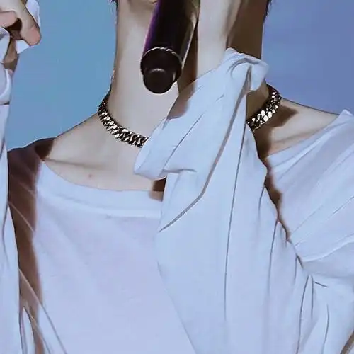 回应: 可以安利一下范丞丞的锁骨吗?我好喜欢锁骨和胸锁乳突.