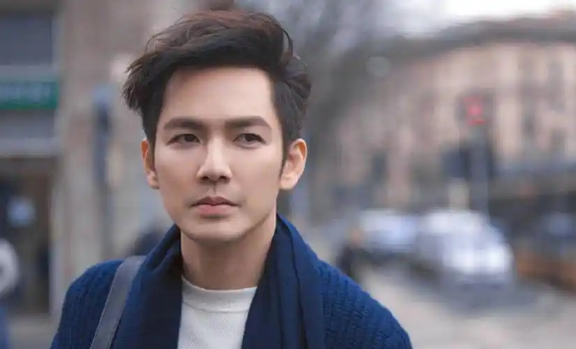 而且谢易桦的身边还带了一个小女孩,网友们猜测应该是钟汉良的女儿.