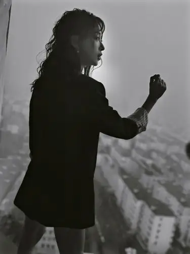 吴谨言冷艳光影,性感时尚,化身高冷霸气女总裁!