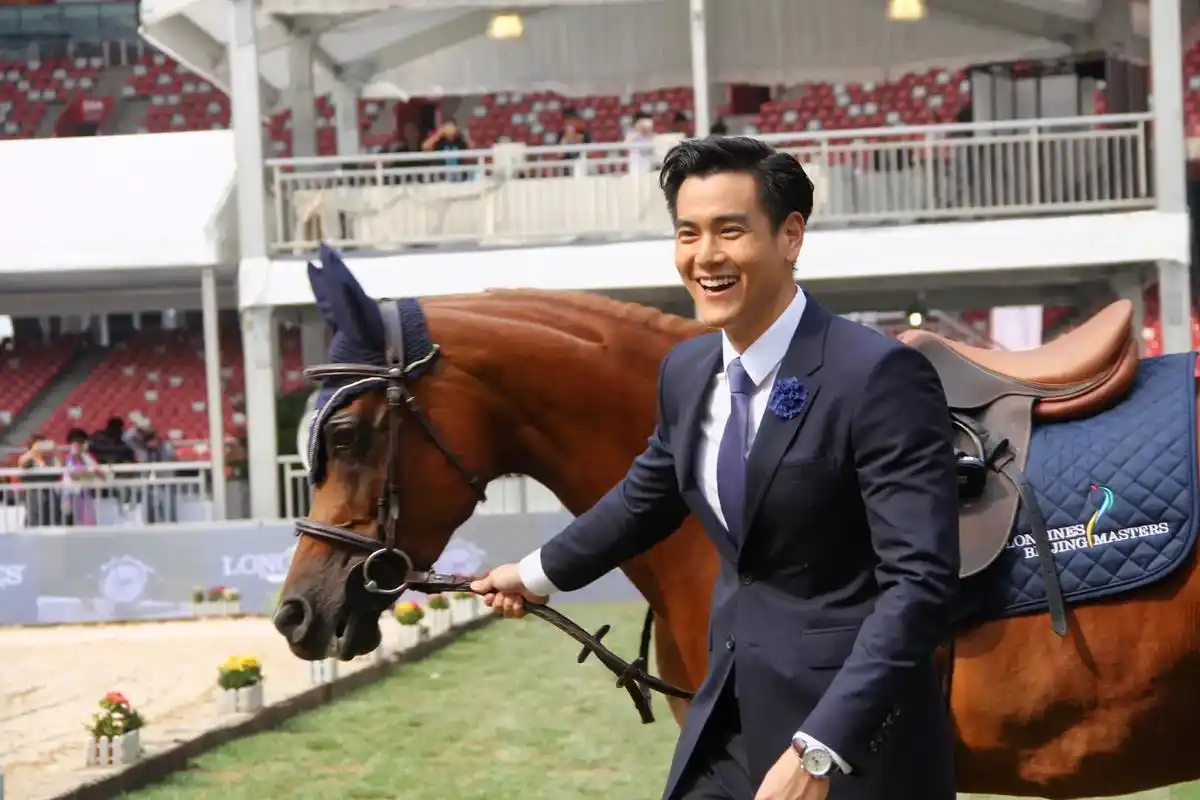 马术 #西装杀 #彭于晏 #男神 #浪琴 分享优雅大使小彭出场