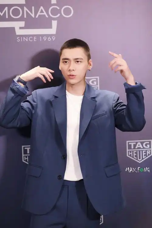 李易峰寸头出席泰格豪雅活动,可吗?