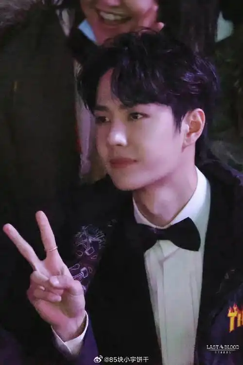 不如迎向它,我想要变得更强,我可以变得更强"——王一博(小小剪刀手