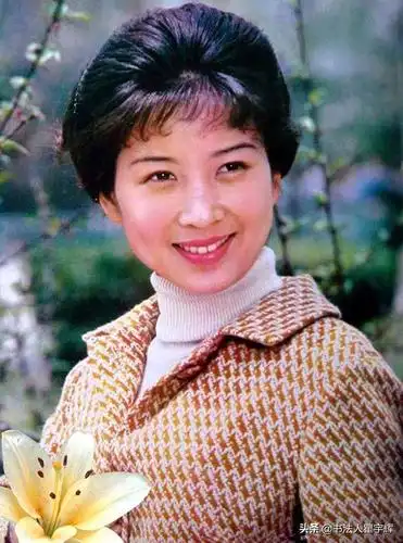 80年代的女明星,老照片中的吴海燕,恰如白莲花盛开在荷塘里