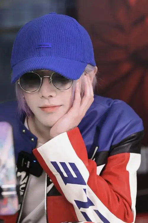 华晨宇新浪扫楼##华晨宇渐变紫长发