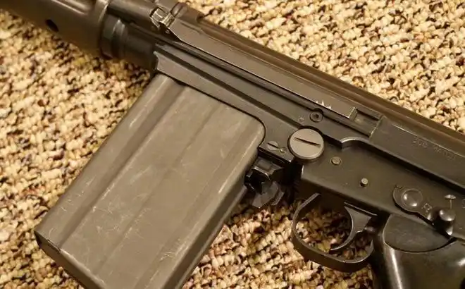 比利时fnfal民用型步枪美国华人展示自由世界的右臂