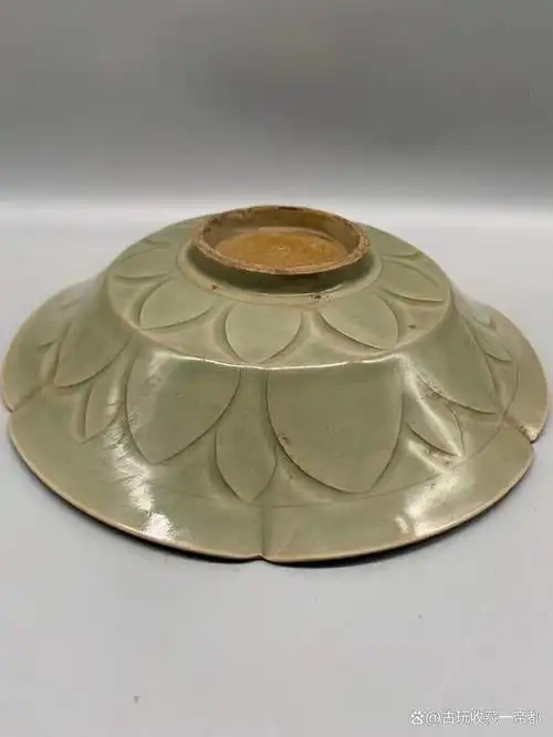 非常精美的唐代瓷器,其外形独特,装饰华丽,被誉为耀州窑瓷器中的瑰宝