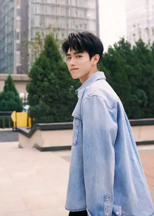 盘点演艺圈11位「痞帅男神」_魅力_剧中_一角