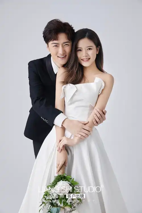 敲浪漫的室内婚纱照拍出了我想要的高级