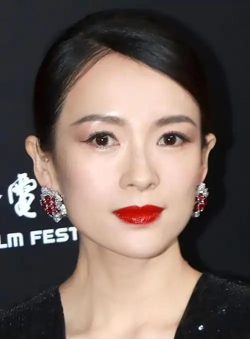 章子怡带着女儿在深圳生活,远离外界打扰,避免与汪峰纠葛