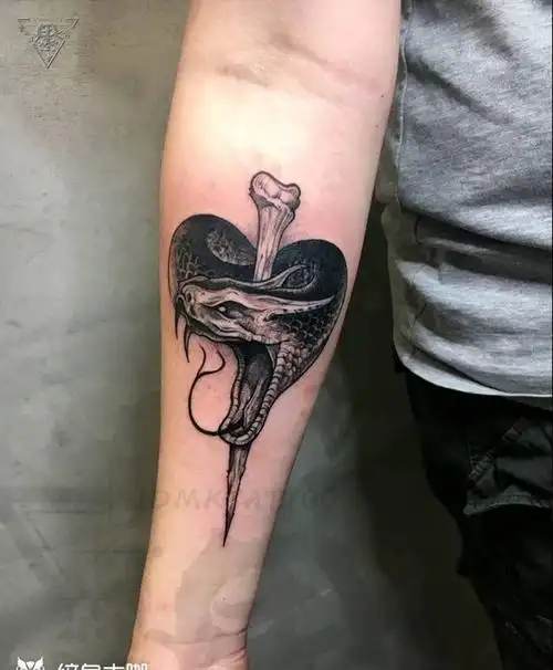 纹身/刺青/蛇纹身纹身图片_手臂new school纹身图案