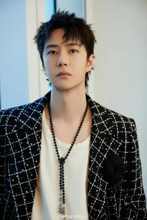 王一博出场气势#青年演员@uniq-王一博身着@香奈儿chanel2023秋冬