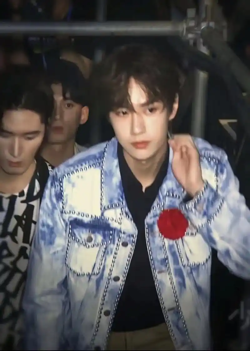 很喜欢的几张照片.#王一博 #气场全开 #禁欲系 - 抖音