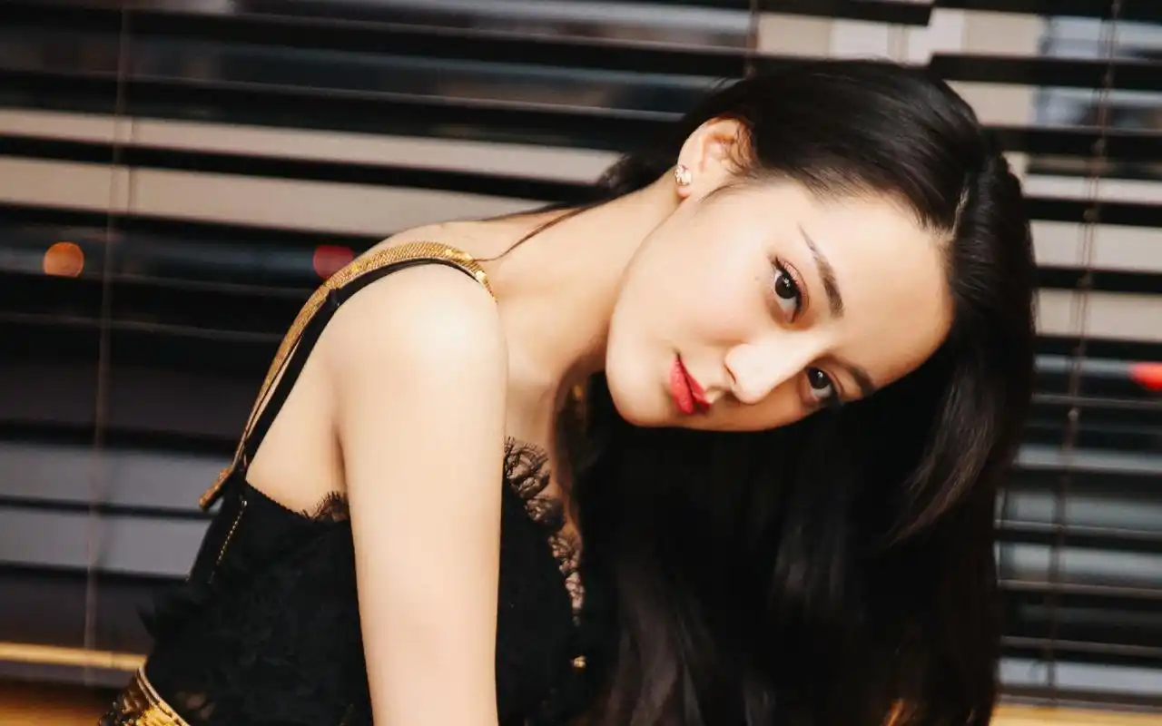 迪丽热巴性感蕾丝纱裙性感写真高清壁纸