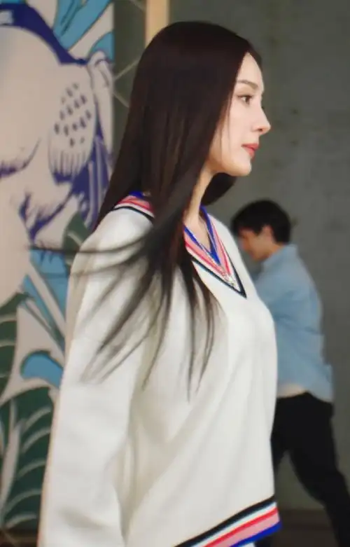 杨幂高级运动感穿搭#杨幂真的就是天上的衣服架子,一身运动套装好