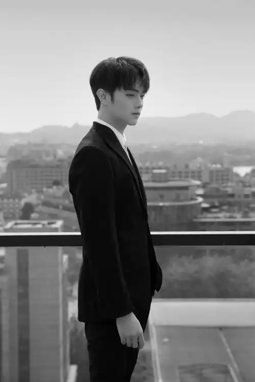 许凯笔挺正装清爽帅气写真图片49