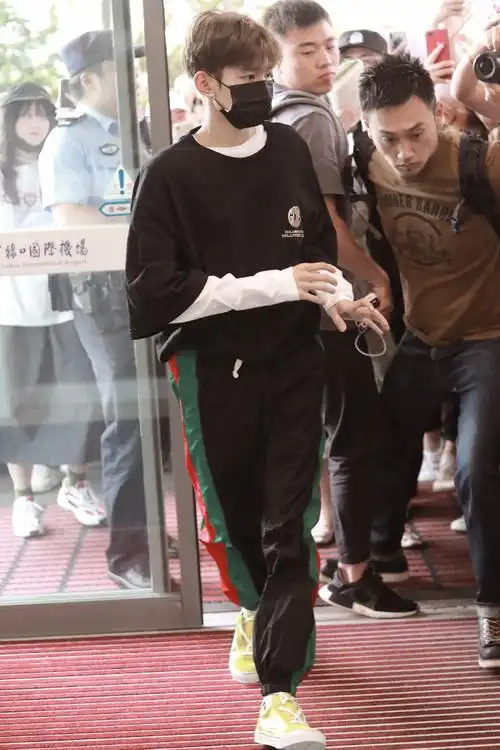 王源超话#王源新发色#青栗色(?)yyds