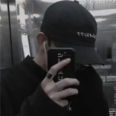 是帽子才显得比较个性有范男生头像戴帽子侧面图片