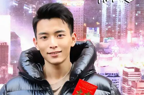 宋茜,罗云熙领衔,徐开骋,柴浩伟等人主演的电视剧《掮客》在苏州拘行