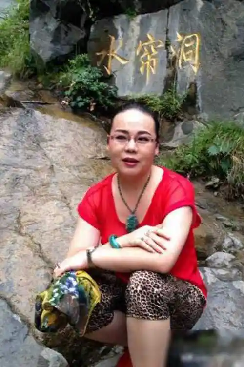 原创王婆说媒换人后风格大变边玉洁颠覆形象张口荤段子引争议