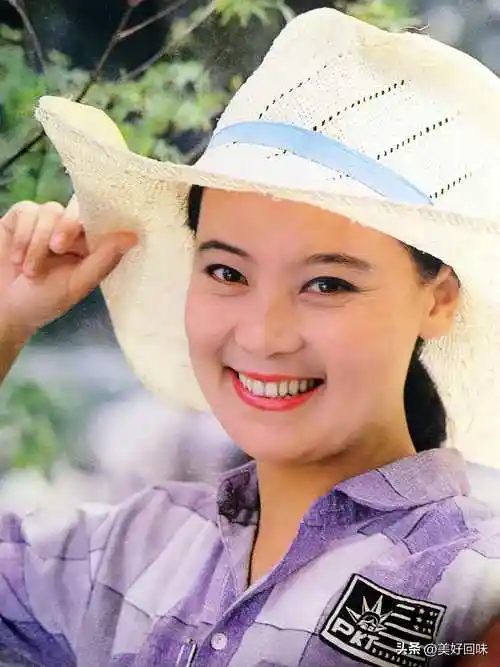 来自:>品谋图书馆馆藏>《八十年代的男女演员>2400_3200竖版 竖屏