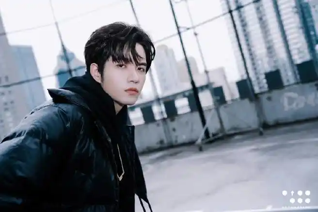 张颜齐时尚穿搭