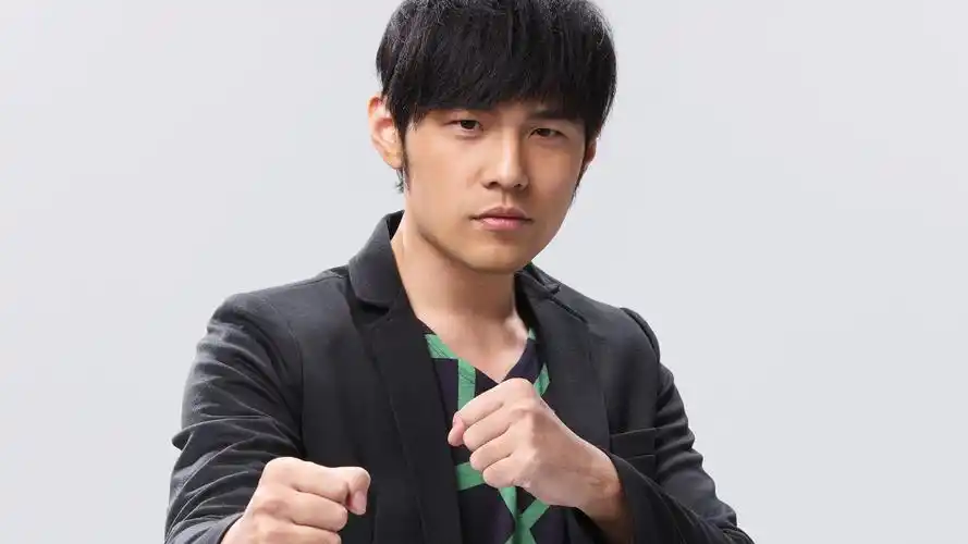 p>周杰伦(jay chou),1979年1月18日出生于台湾省新北市,祖籍福建省