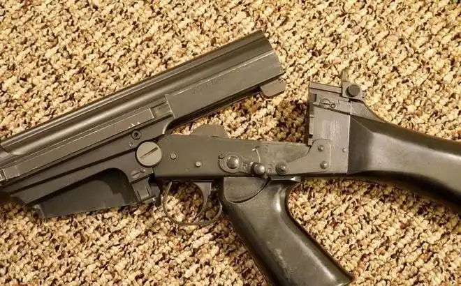 比利时fnfal民用型步枪美国华人展示自由世界的右臂