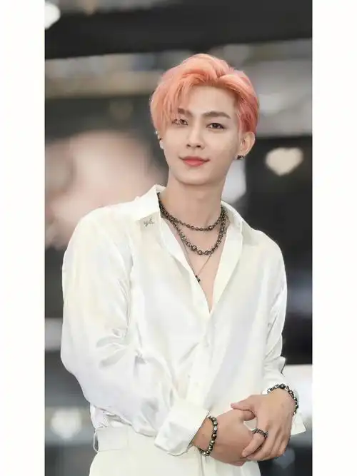 爱豆炎亚纶上线啦