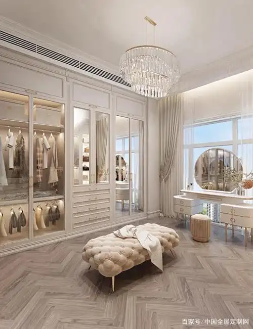 拥有一个精致的衣帽间是每个女生从小的梦想,但因为空间使用区域