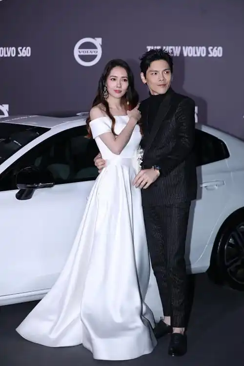 郭碧婷向佐好恩爱亲密合照惹人羡真的很有夫妻相