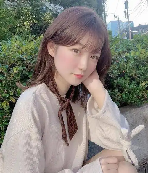 宝藏女孩的"温柔齐肩发"_发型