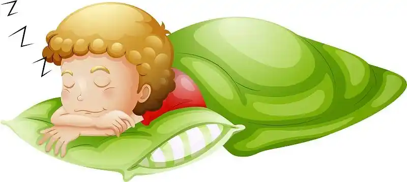 一个小男孩睡得很香图片