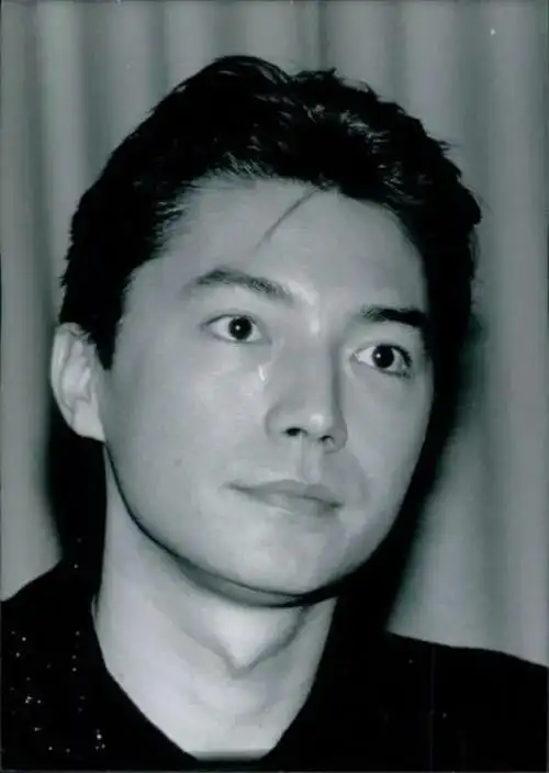 尊龙:林青霞为陪他一夜不睡,他却独爱陈冲,如今67岁仍孤身一人