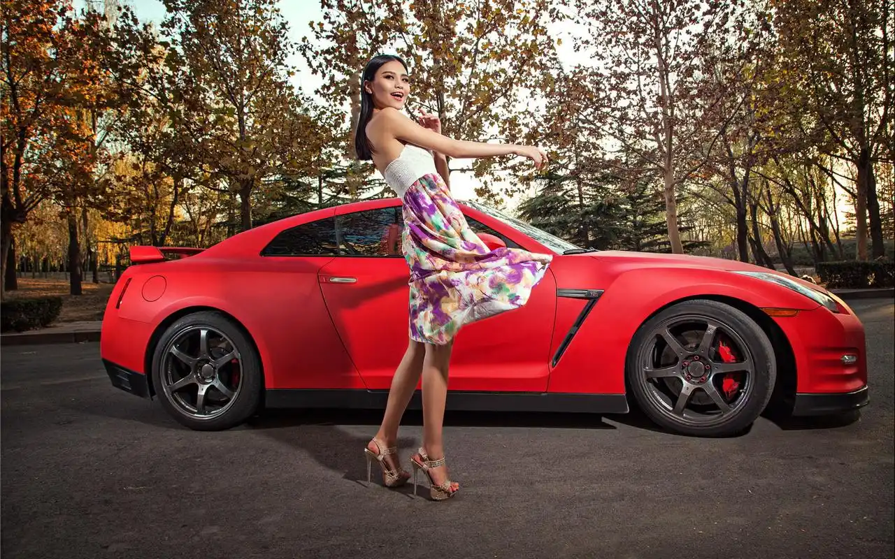 香车美女刘露模特性感写真桌面壁纸