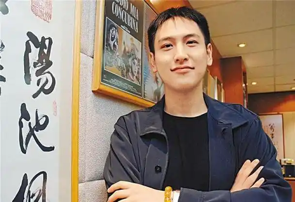 汤臣一品公子汤珈铖:含金汤匙出生,15岁横行股市,21岁身家百亿