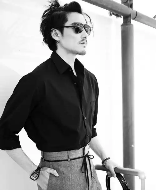 51岁胡兵帅出新高度,超模气场堪称行走的衣架,这个男人不会老?插图8