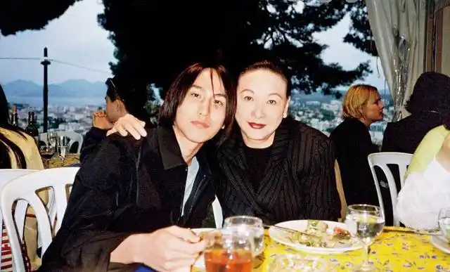 汤臣二公子汤珈铖的忧郁人生