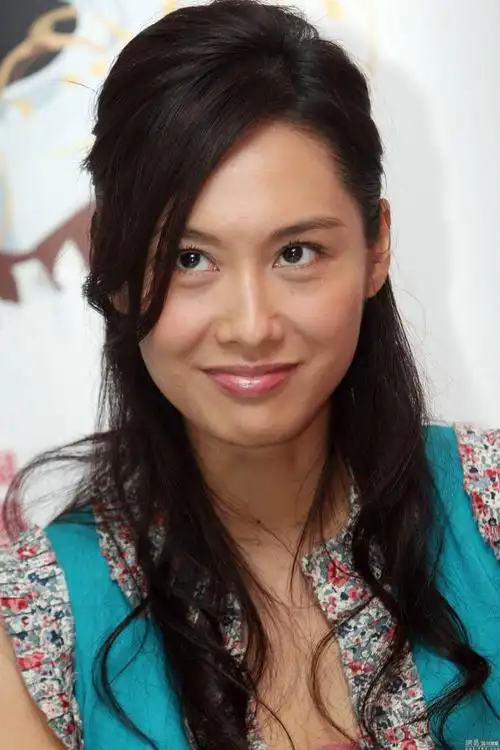 p>朱茵,1971年10月25日出生于香港,中国香港影视女演员,歌手,毕业于