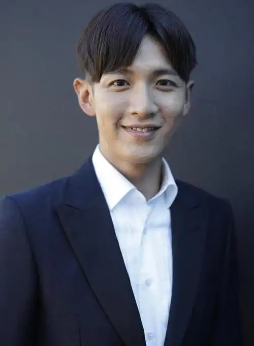 柯震东自曝满脸红痘照称过敏了 疑似回应长残说