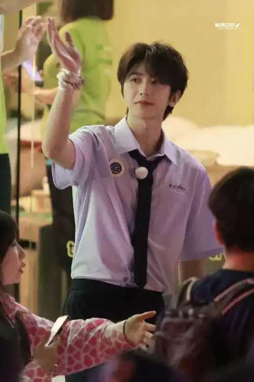 蔡徐坤超话230612 泰国奔跑吧录制今天是学长style@蔡徐坤#奔跑吧泰国