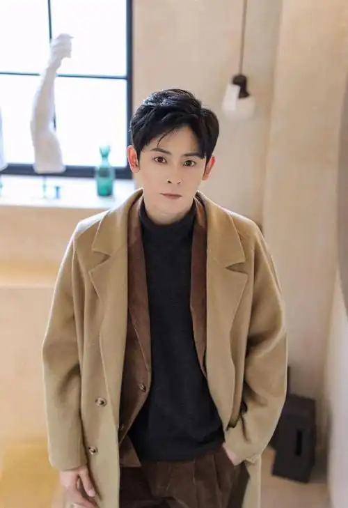 李欣泽不仅古装帅,现代装更帅,休闲穿搭尽显绅士魅力!