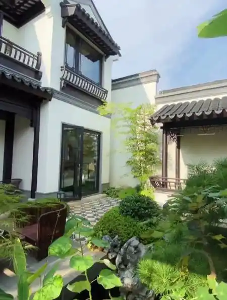 今天看了个精装修的苏式园林别墅,真没想到武汉别墅-度小视