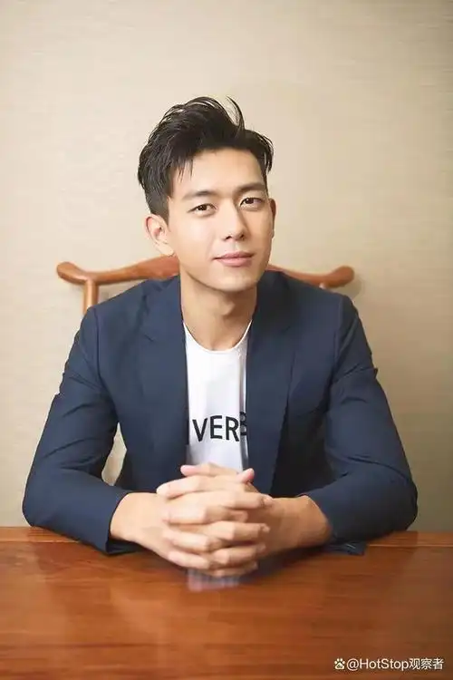 李现恋上网红美女?网友扒出一大堆证据,女方竟是离异带娃宝妈!