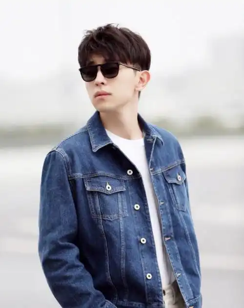 男艺人牛仔外套合集邓伦朱一龙易烊千玺你最喜欢谁的造型