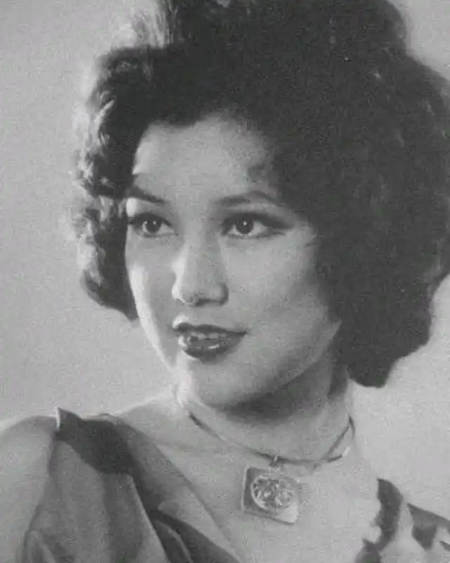 黄夏蕙在年轻时候那是绝代佳人,她的感情生活也是非常西方化,那个年代